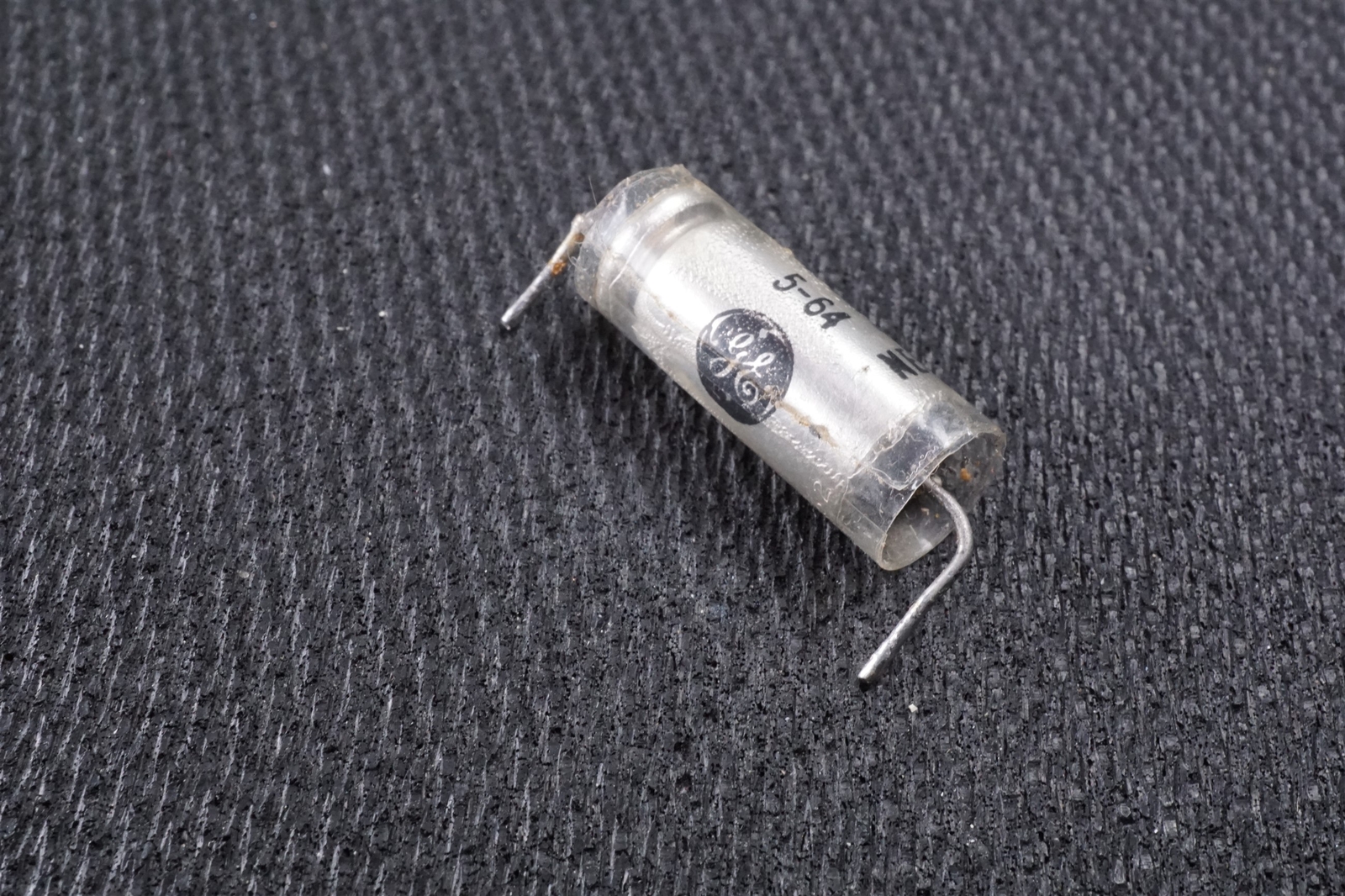 CL65BJ470MP3 GE Wet Tantalum Capacitor 50V 47uF 20% Axial *USED*