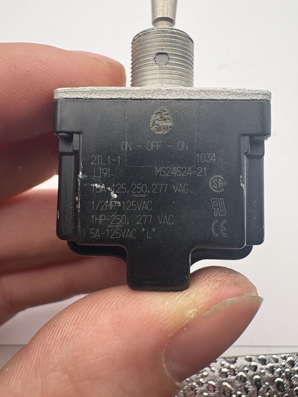 2TL1-1 MS24524-21 TOGGLE SWITCH ON OFF ON DPDT 15A 125V HONEYWELL