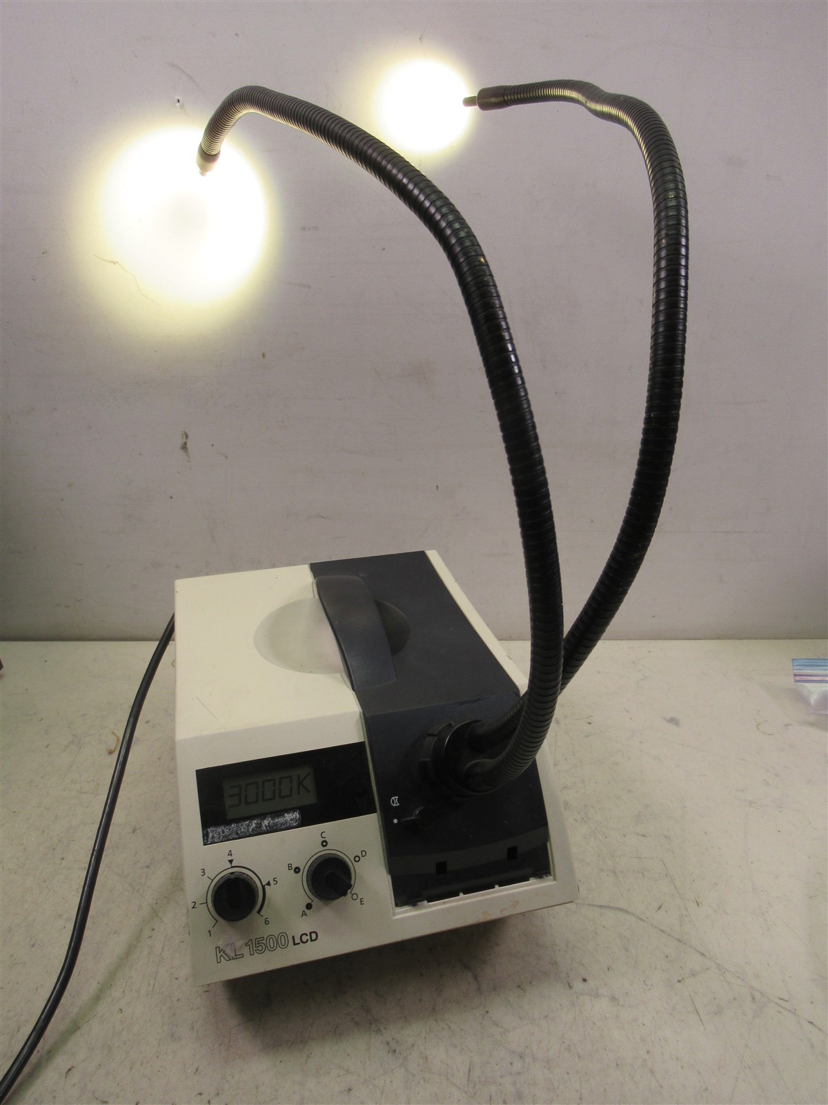 Schott KL-1500 LCD Dual Fiber Optic Light Source High-Intensity Microscopy