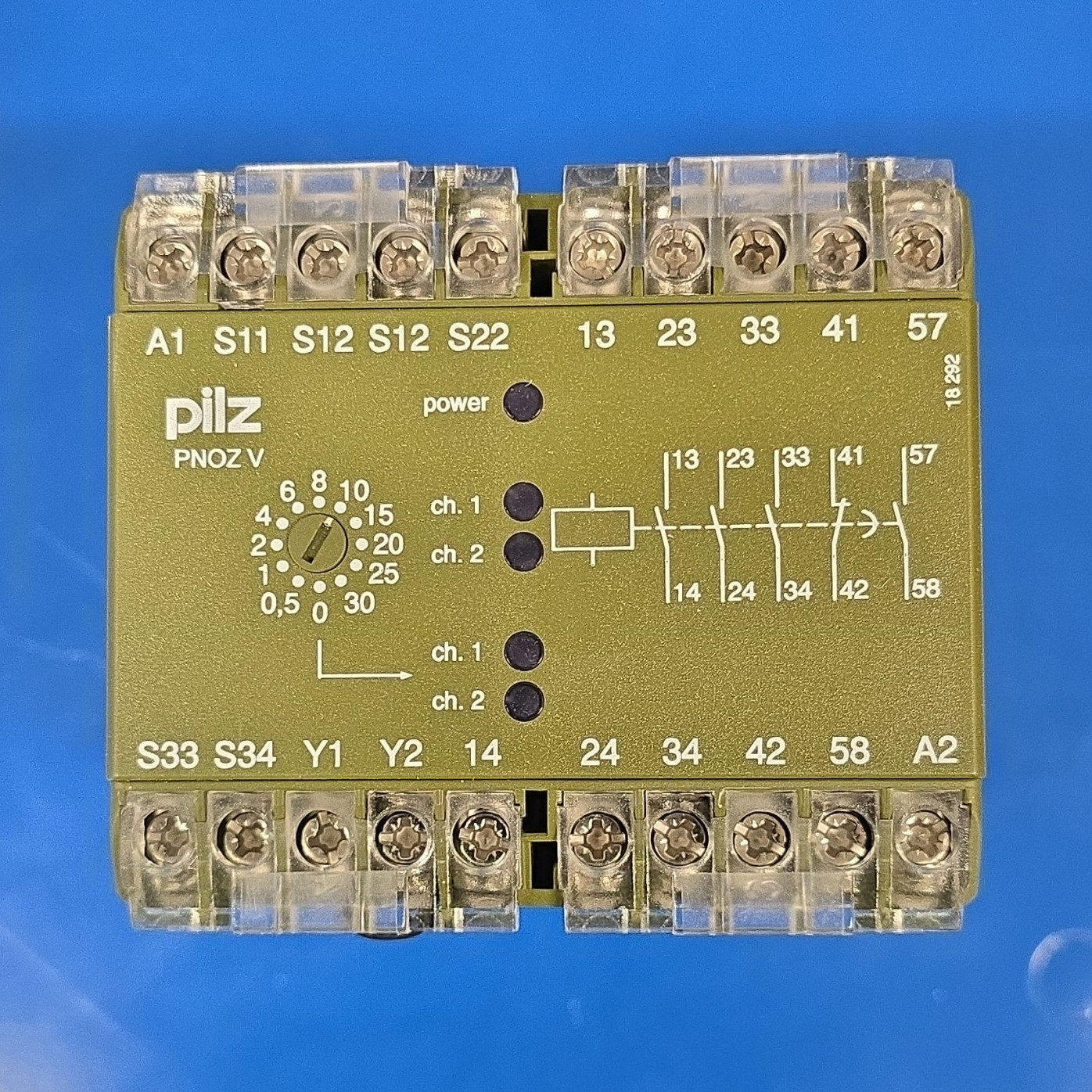 Pilz PNOZ V 30s Safety Relay 24 VDC 3NO/1NC w/ Indicator 474790