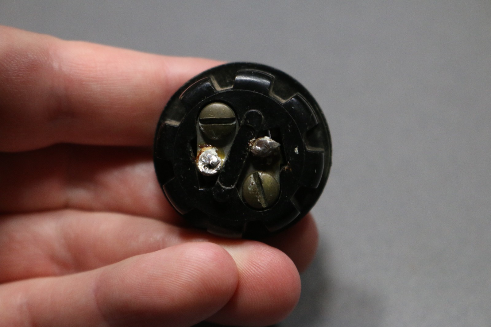 Vintage Amphenol AC Power Plug 2 pin Male 61-M 10A 250V 15A 125V Non-Polarized