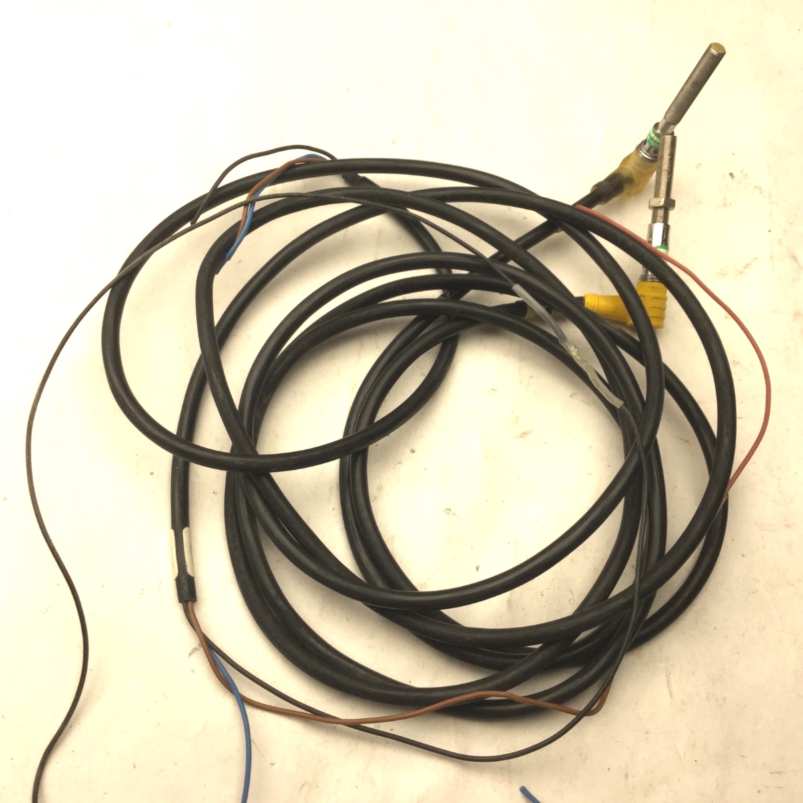 Lot of 2 Turck Bi0,8-G05-AN6X-V1331 Proximity Switch, NPN, 10-30VDC, 90 Degrees