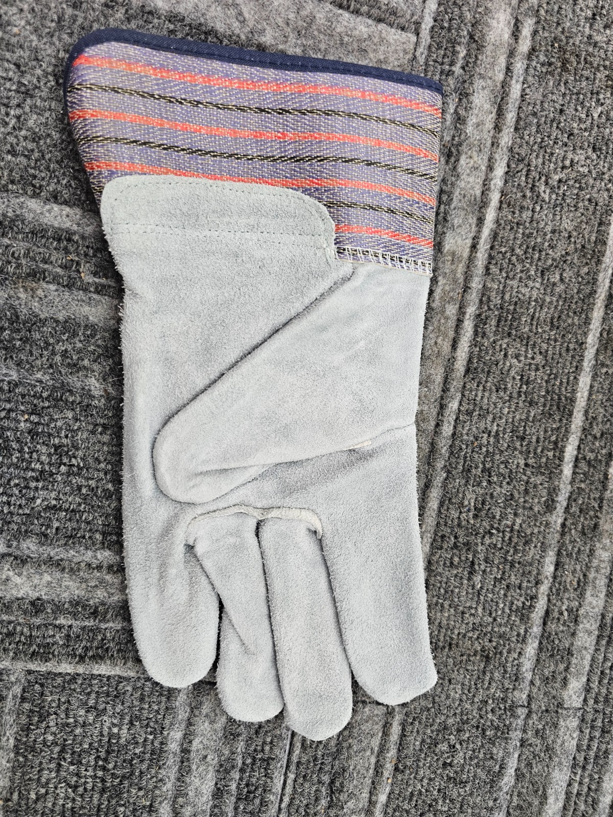 (12 PAIRS) PIP 558/XL Economy Grade Split Cowhide Leather Palm Glove Size XL