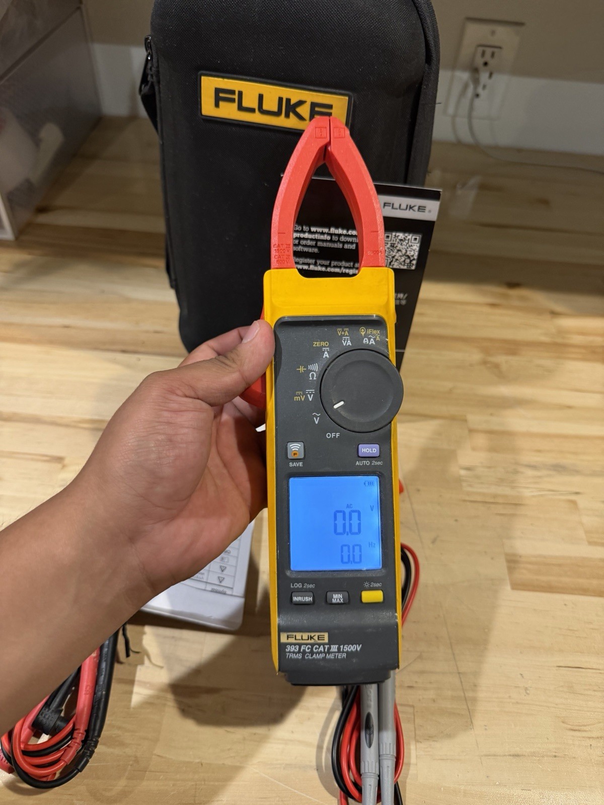 FLUKE 393 FC CAT III 1500V TRMS CLAMP METER W/LEADS (TESTED)
