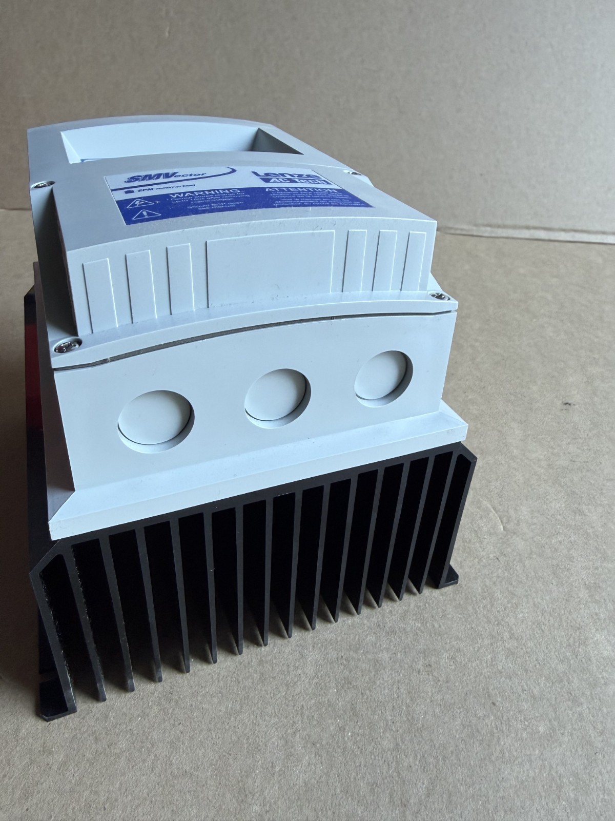 LENZE AC TECH ESV222N02YXC SMVECTOR VARIABLE FREQUENCY DRIVE VFD COMPACT CONTROL