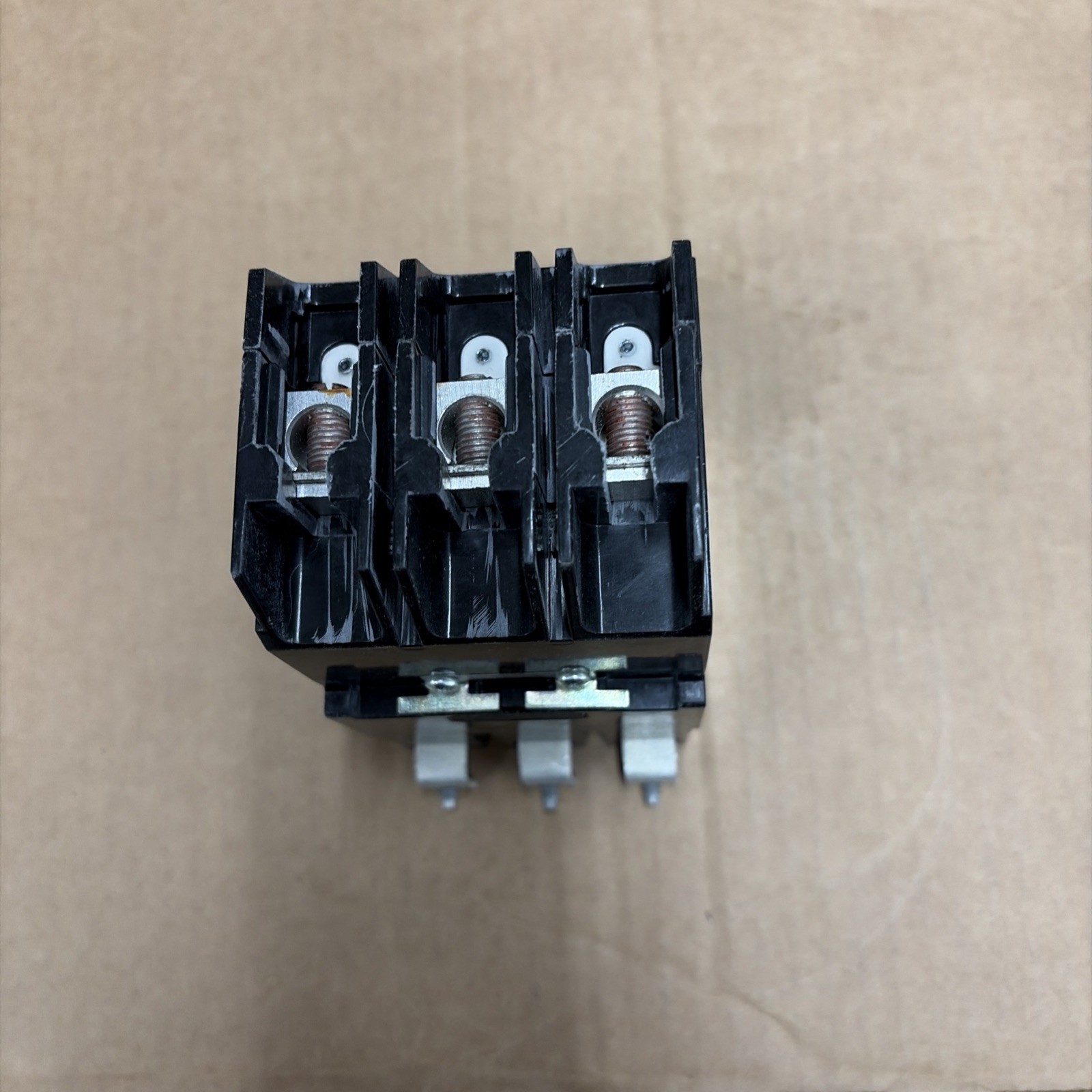 GE TEY330 Circuit Breaker 30 Amp Bolt-On 480y/277v AC