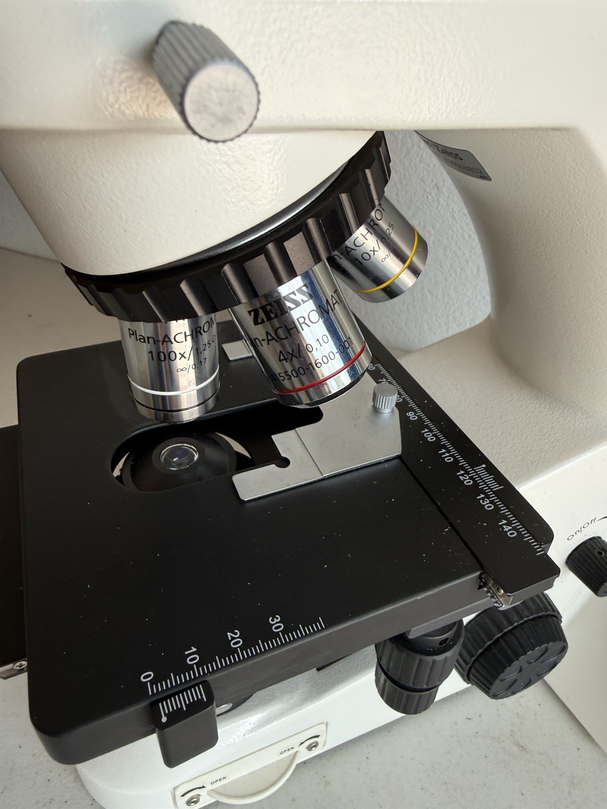 Carl Zeiss Primo Star Microscope w/ 4x 10x 40x 100x Objectives