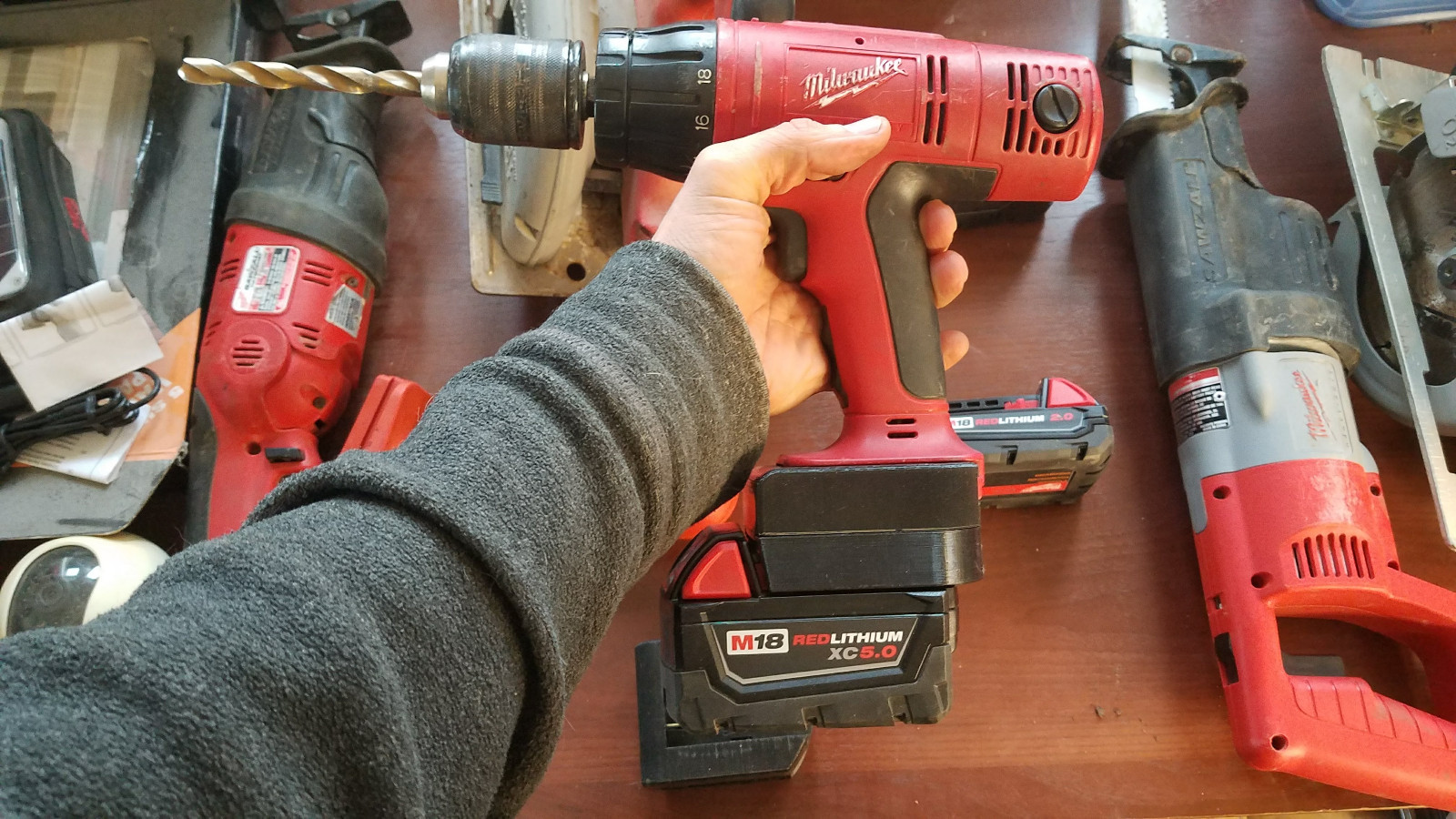 Milwaukee M18 Lithium battery to V18 Lithium tool adapter