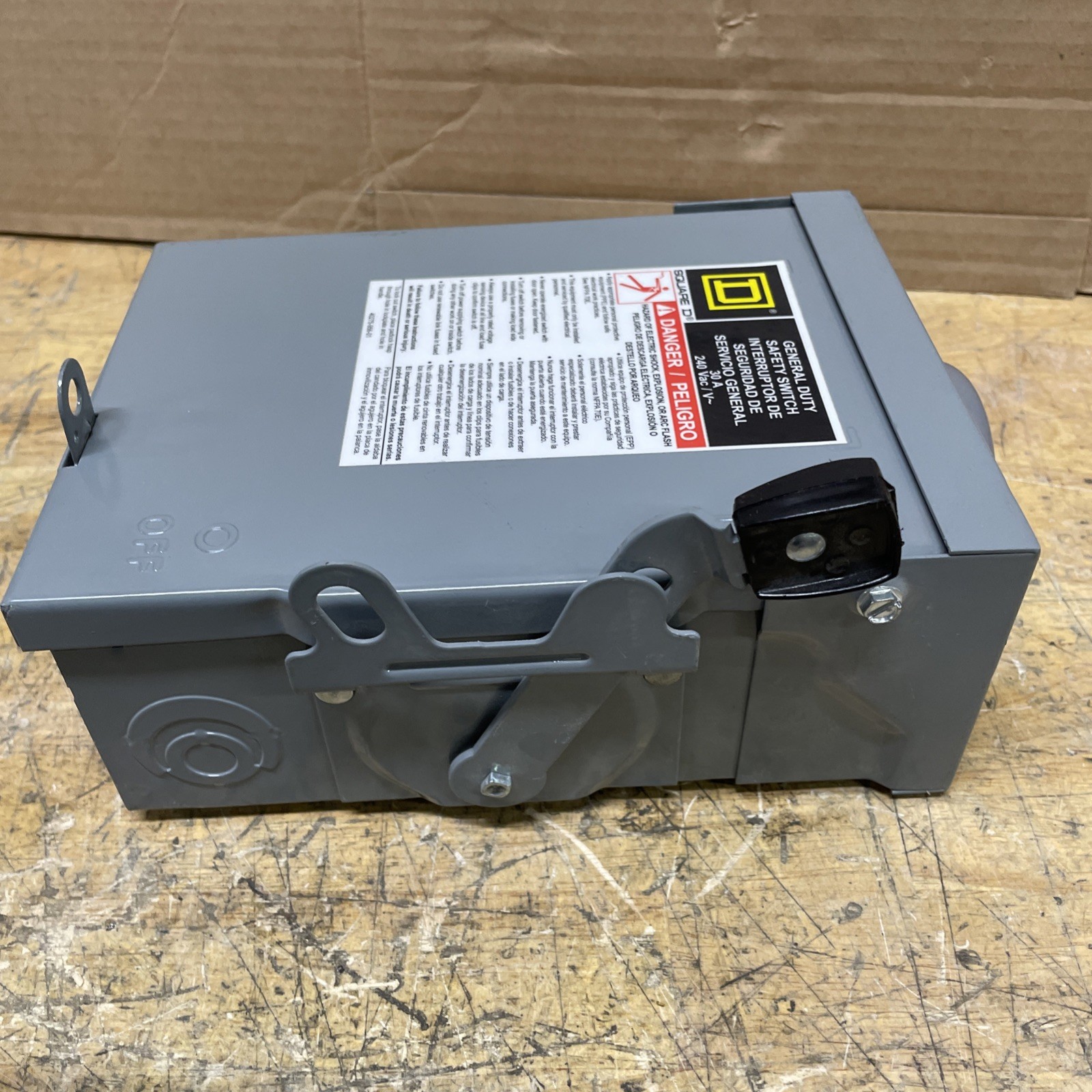 Square D D221NRB General Duty Safety Switch 240VAC 30A SEE PICS