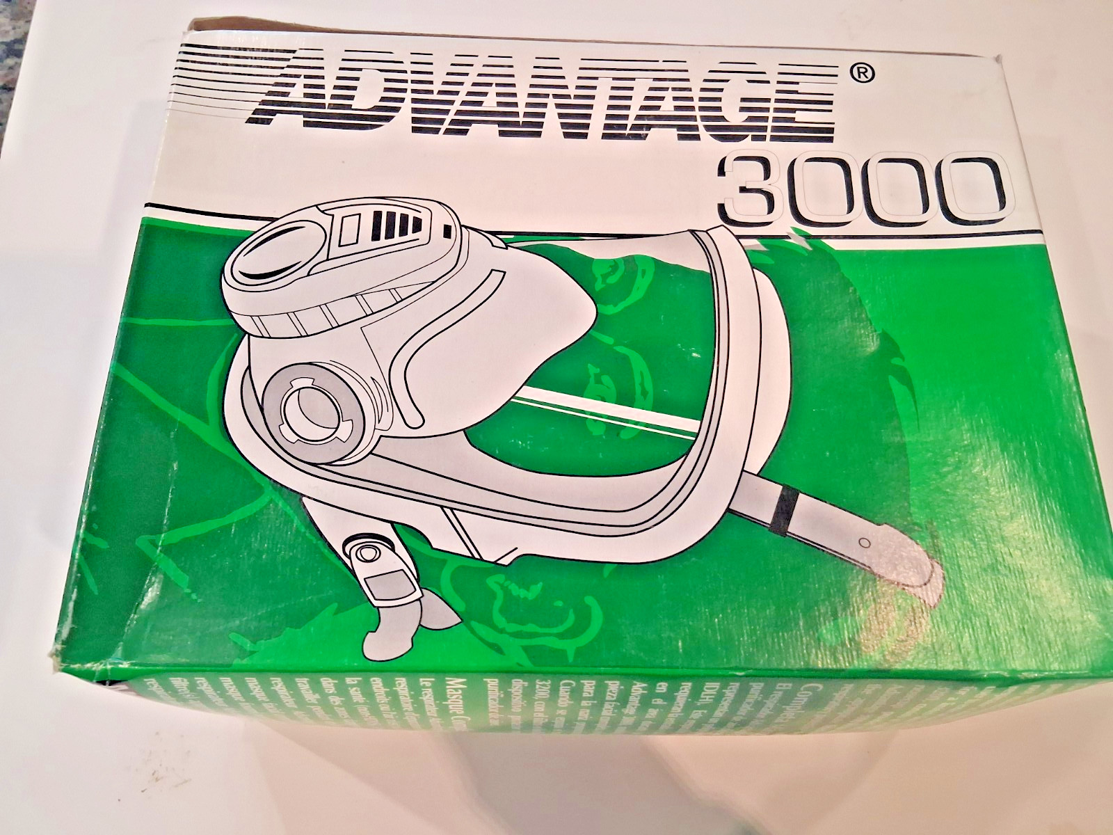 ADVANTAGE Large 3000 Model 3200 TWIN-PORT Full Face Respirator