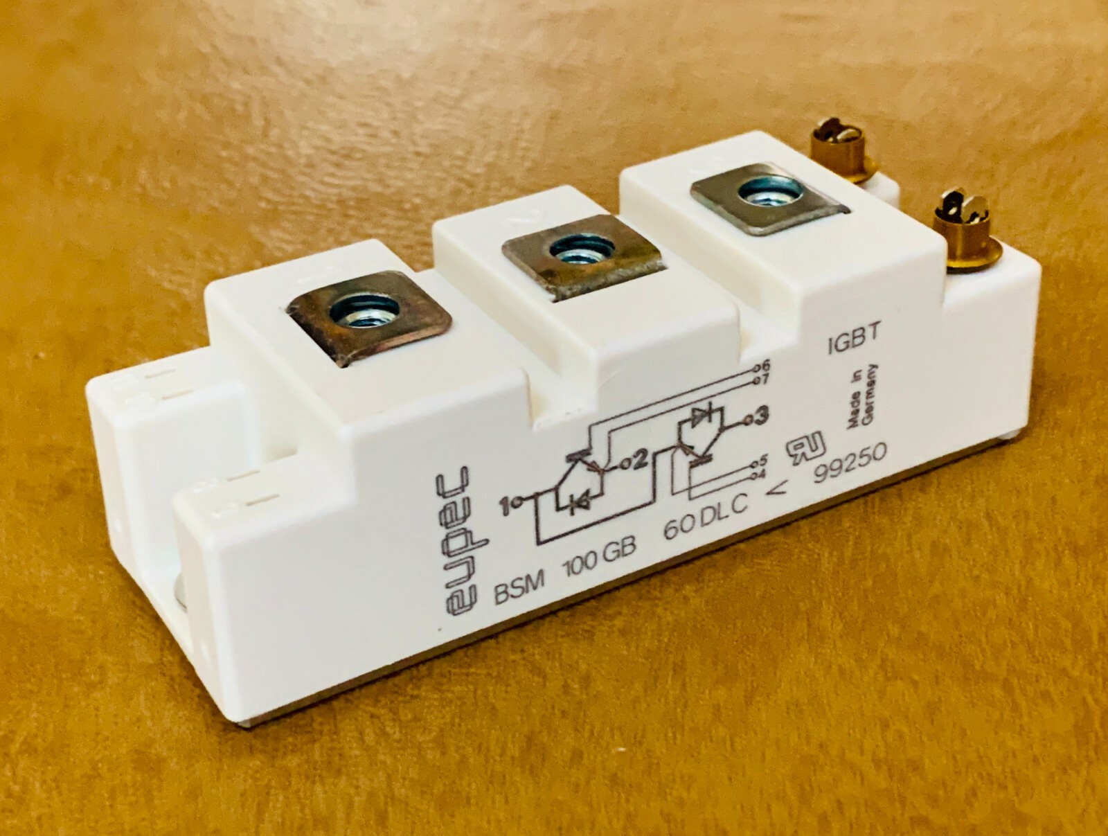 INFINEON / EUPEC BSM 100GB60DLC 600 V, 100 A dual IGBT module (Lot of 10 pcs)