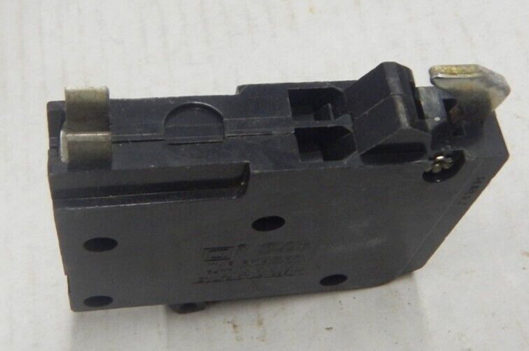 (5) SQUARE D QOT1515 Tandem Plug In Breaker with hook 1 Pole 15 Amp 120V USED