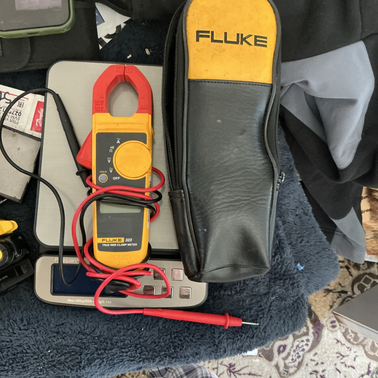 Fluke 323 Clamp Meter With Case Y215