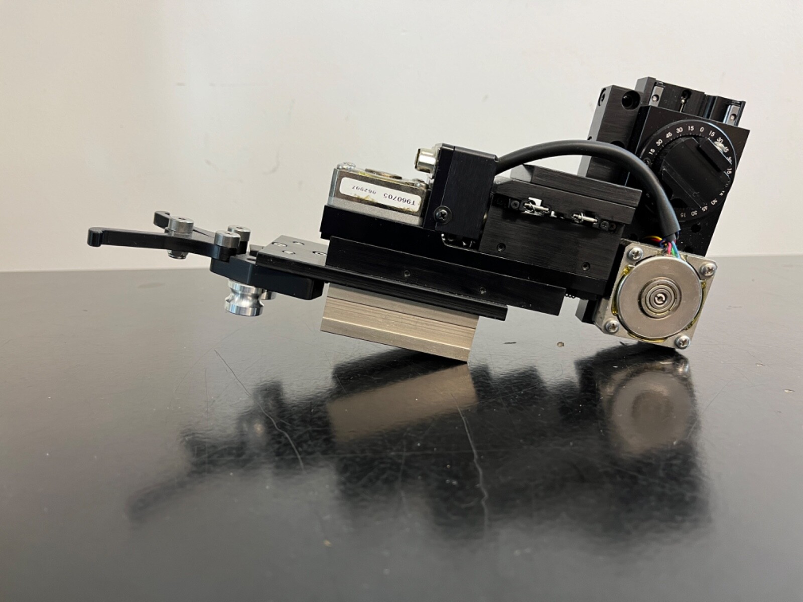 Sutter Instruments Co. MP265/M-134 “narrow format” motorized micro manipulator