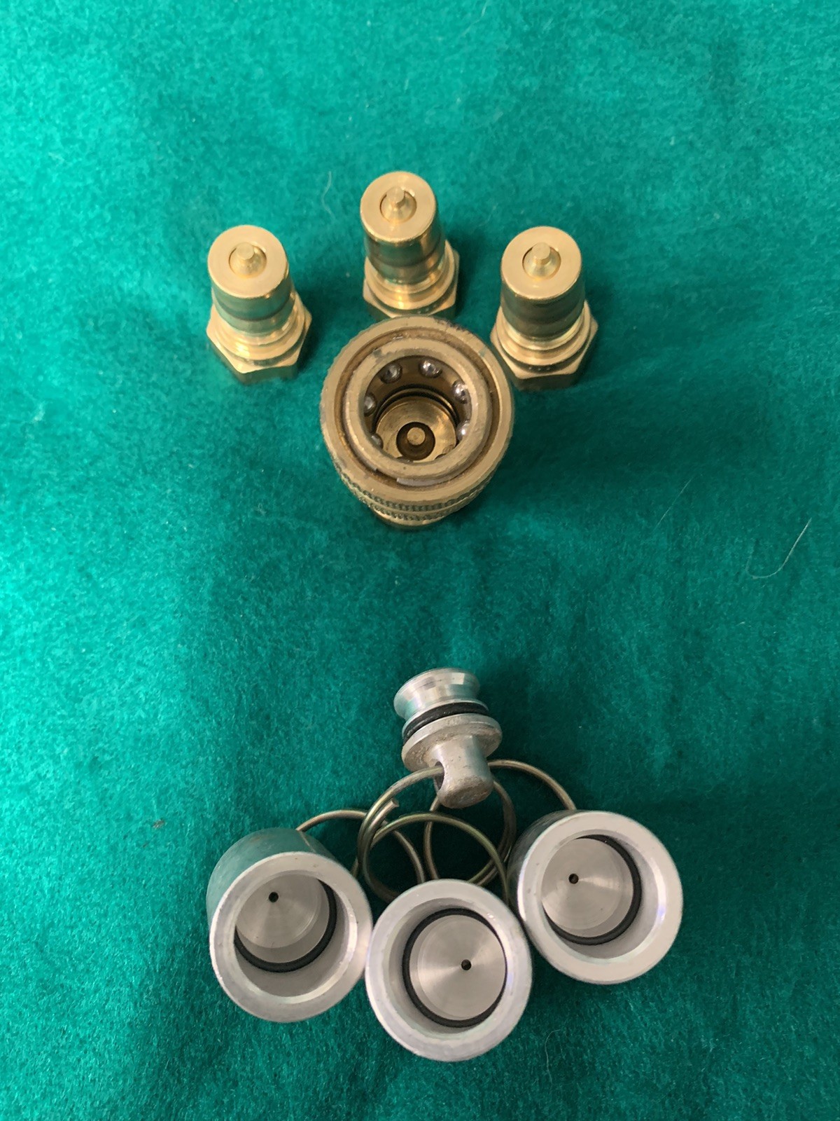 New Parker Hydraulic Fittings BH2-60 W/plug And Set Of 3 BH2-61 W/caps