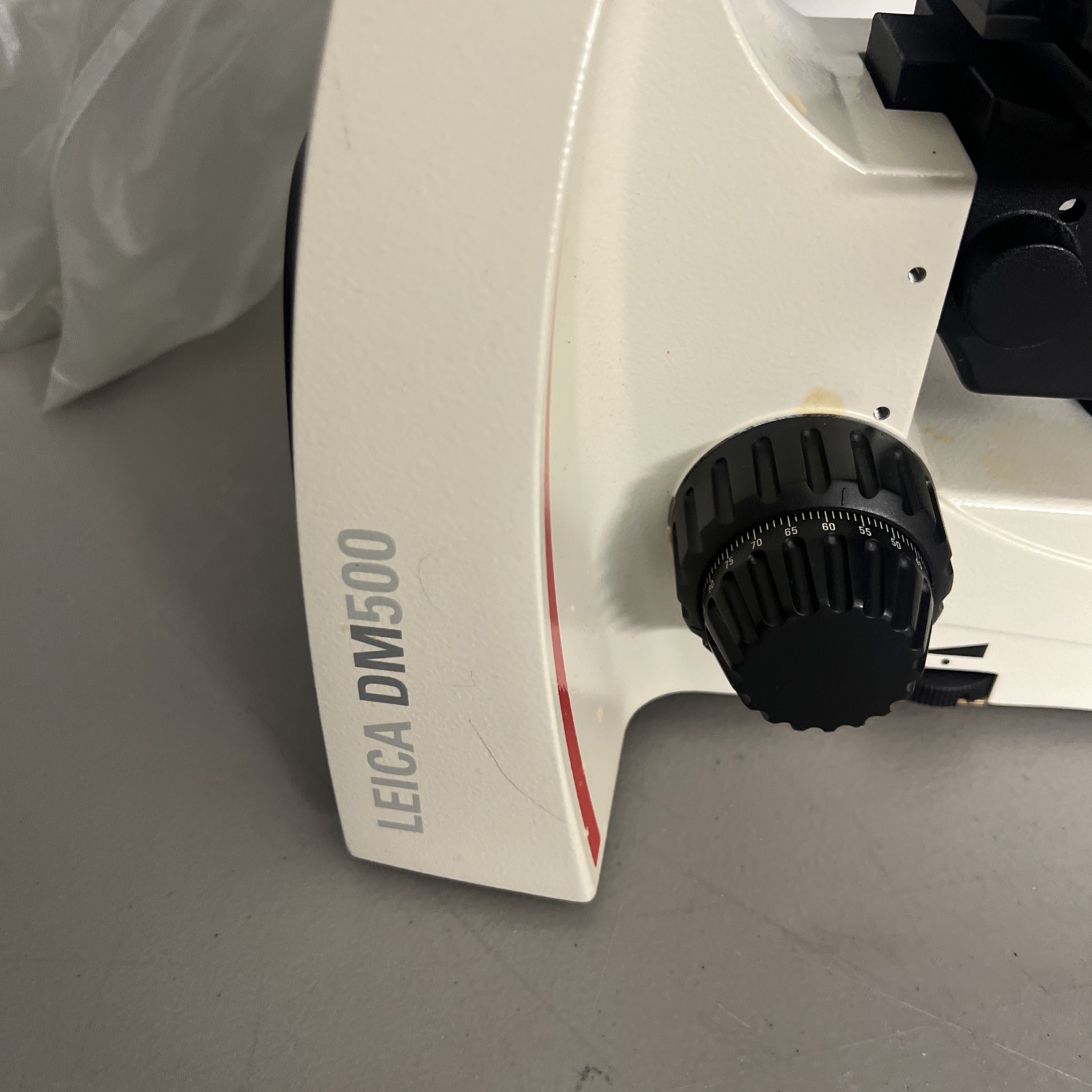 Leica DM500 Binocular Educational Microscope w/ 4x, 10x, 40x, 100x Objectives