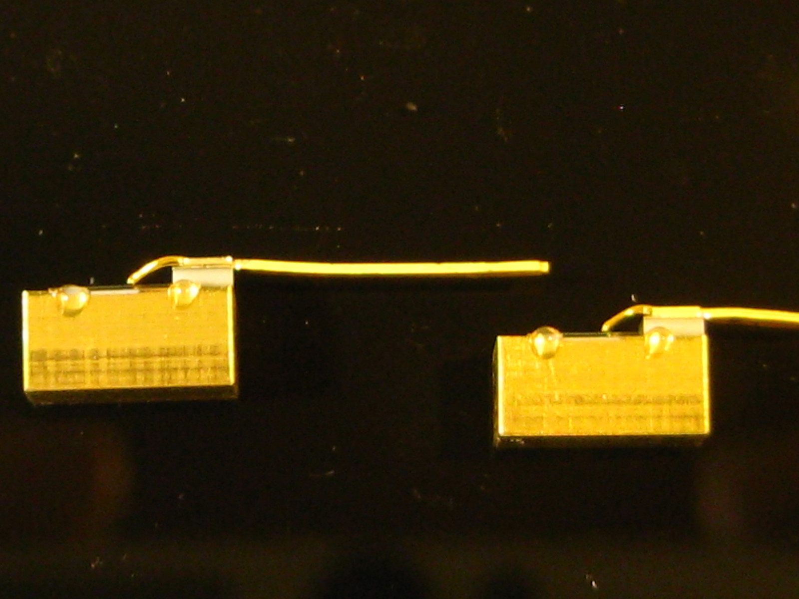 805nm 2W 100μm Aperture B-Mount Laser Diode with Microlens