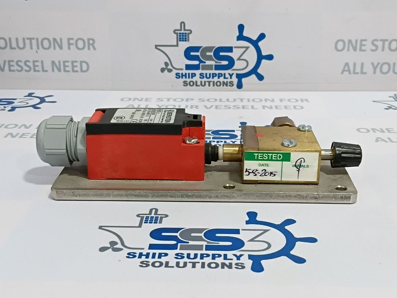 Bernstein I88-U1Z w Limit Switch 608.6103.008 AC15 Ue 240V/Ie 3A Ui 250V IP65