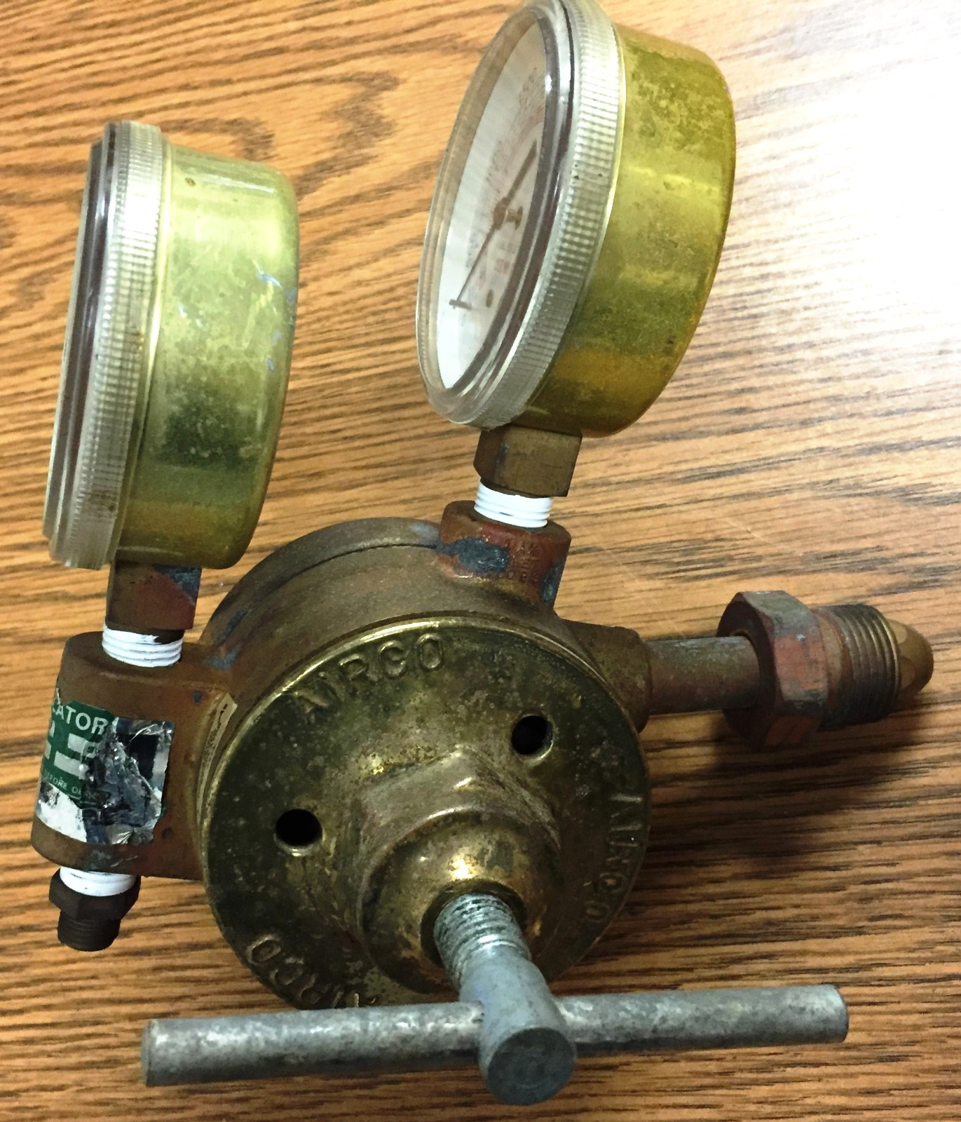 Airco 806-8456 Two Stage Oxygen & Gas Regulator with 2 Gauges of 200 & 4000 psi