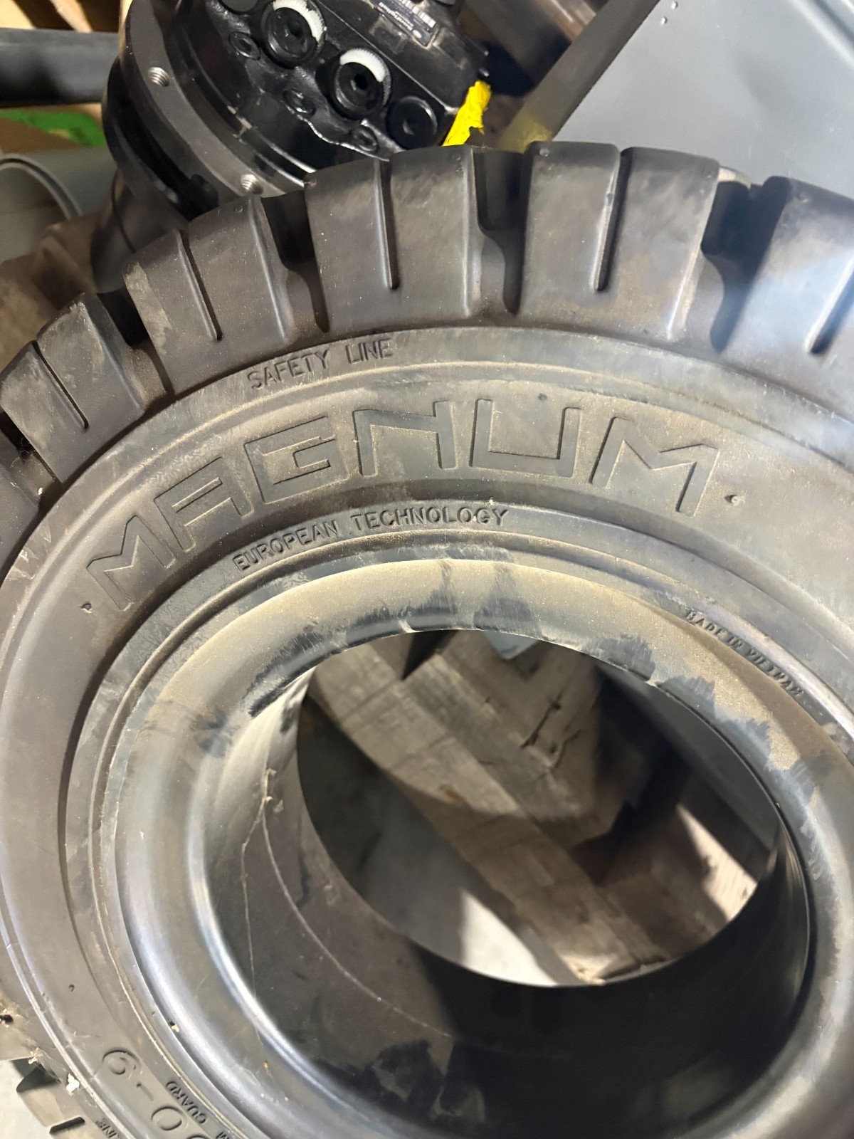 6.00-9 Solideal RES 550 Magnum Quick Solid ForkLift Tire 3197 Max Load