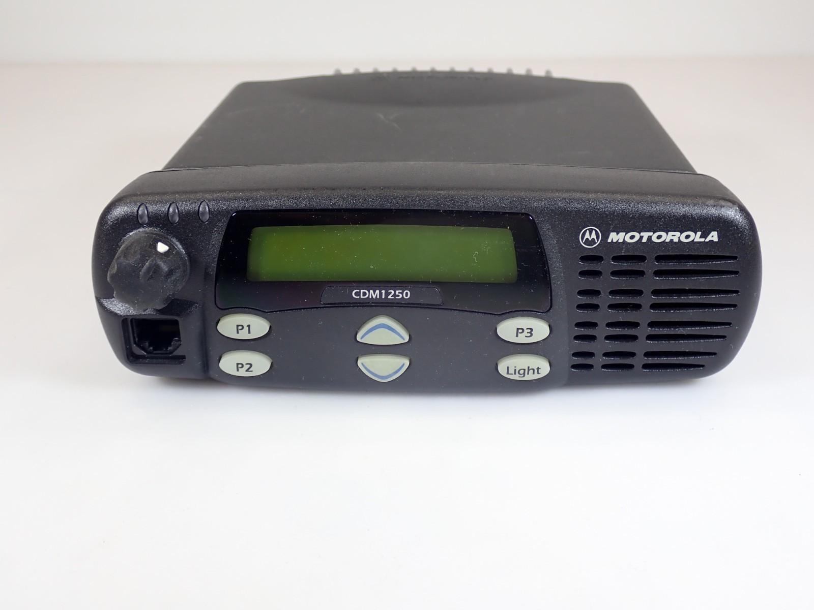 Motorola CDM1250 VHF Mobile Radio AAM25KKD9AA2AN 136-174MHz 45W – Tested