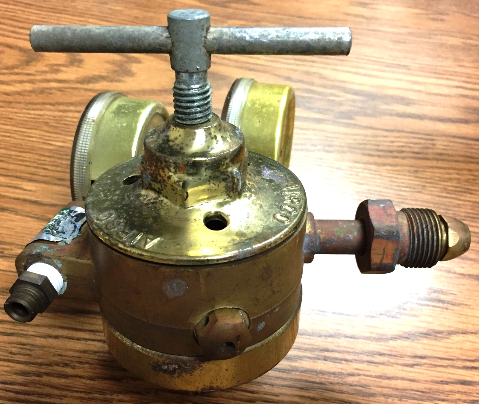 Airco 806-8456 Two Stage Oxygen & Gas Regulator with 2 Gauges of 200 & 4000 psi