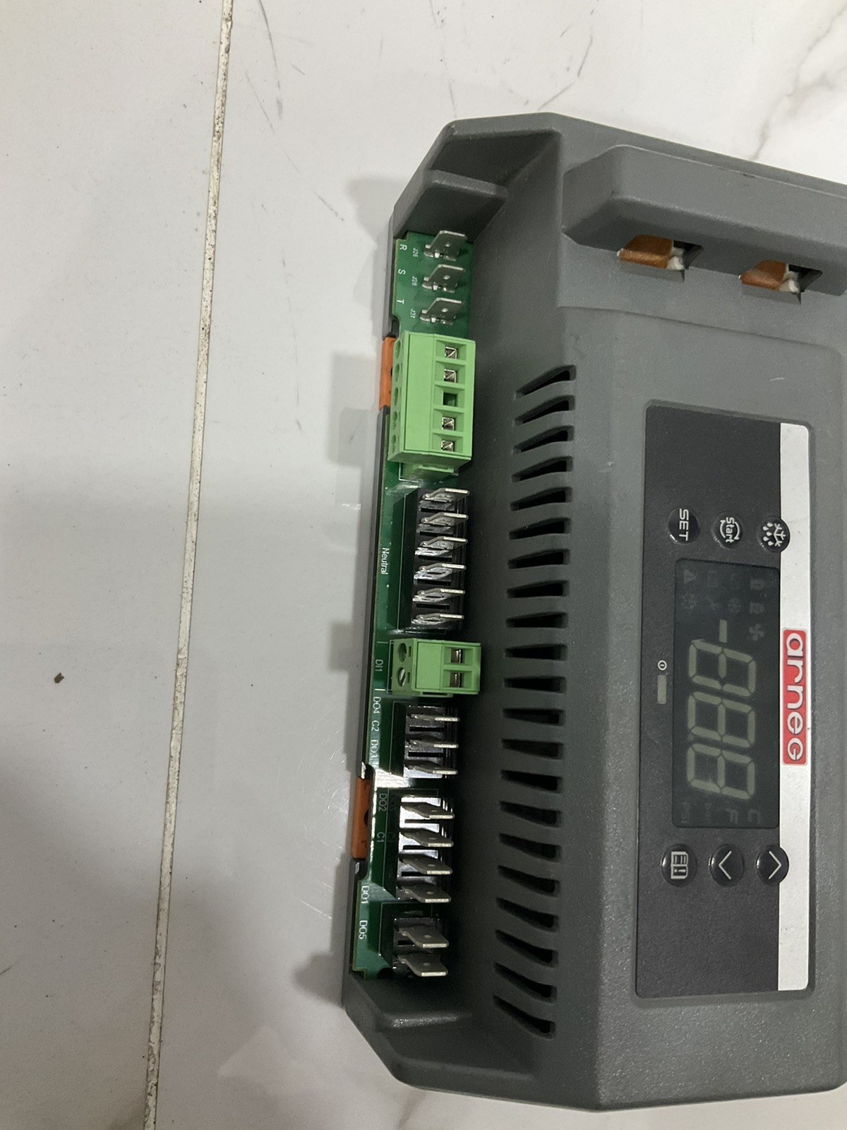 Emerson XCM25D unit controller 543-0220-00 with built-in display screen