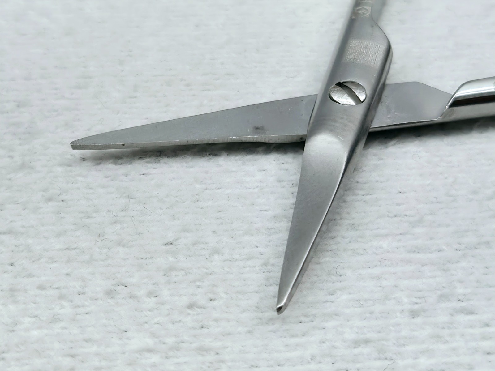 Aesculap BC106R Iris Delicate Surgical Scissors, Straight, 4 1/8″