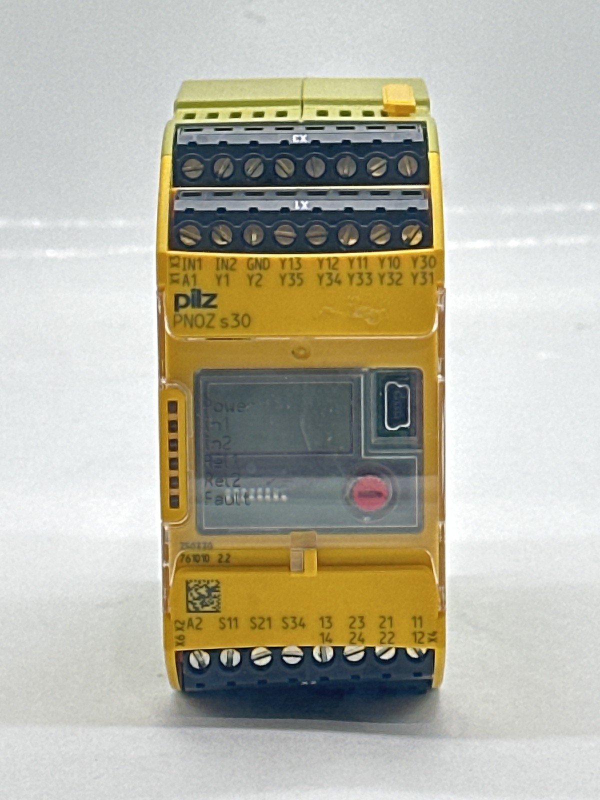Pilz 750330 Standalone Safety Relay, 24-240VAC/DC 3-4Amp