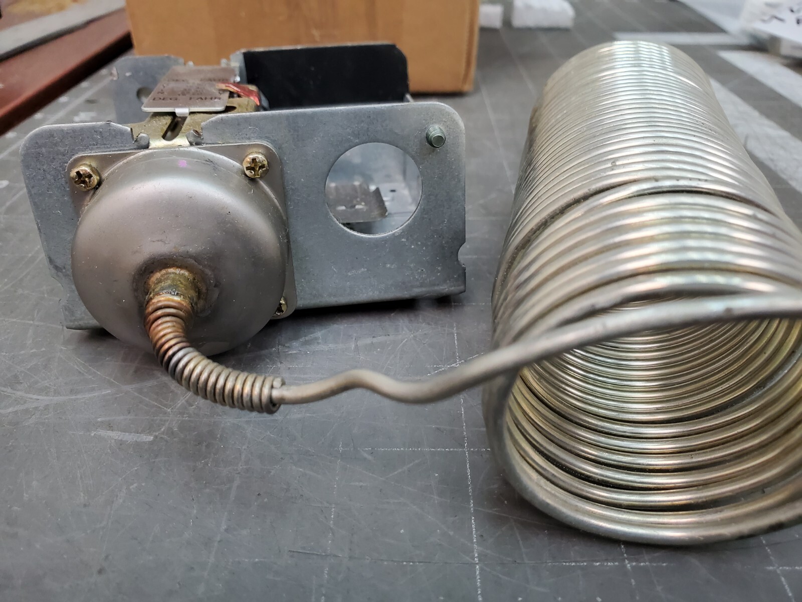 SIEMENS 134-1504 LOW TEMP CUTOUT T-STAT W/ MANUAL RESET MISSING PARTS [B5B3]