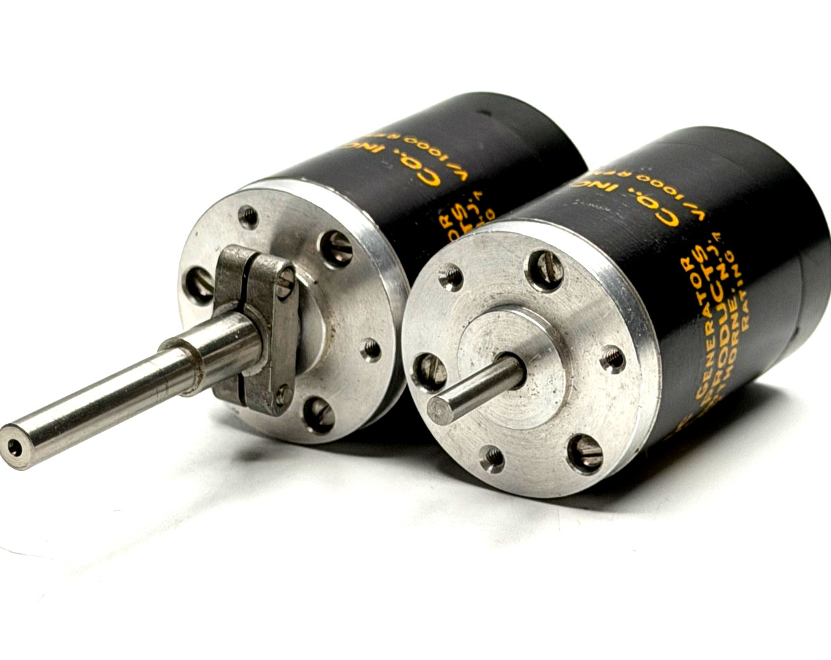 Pair Servo-Tek SA-740A-2 DC Tachometer Generators 7 V/1000 RPM + Coupling