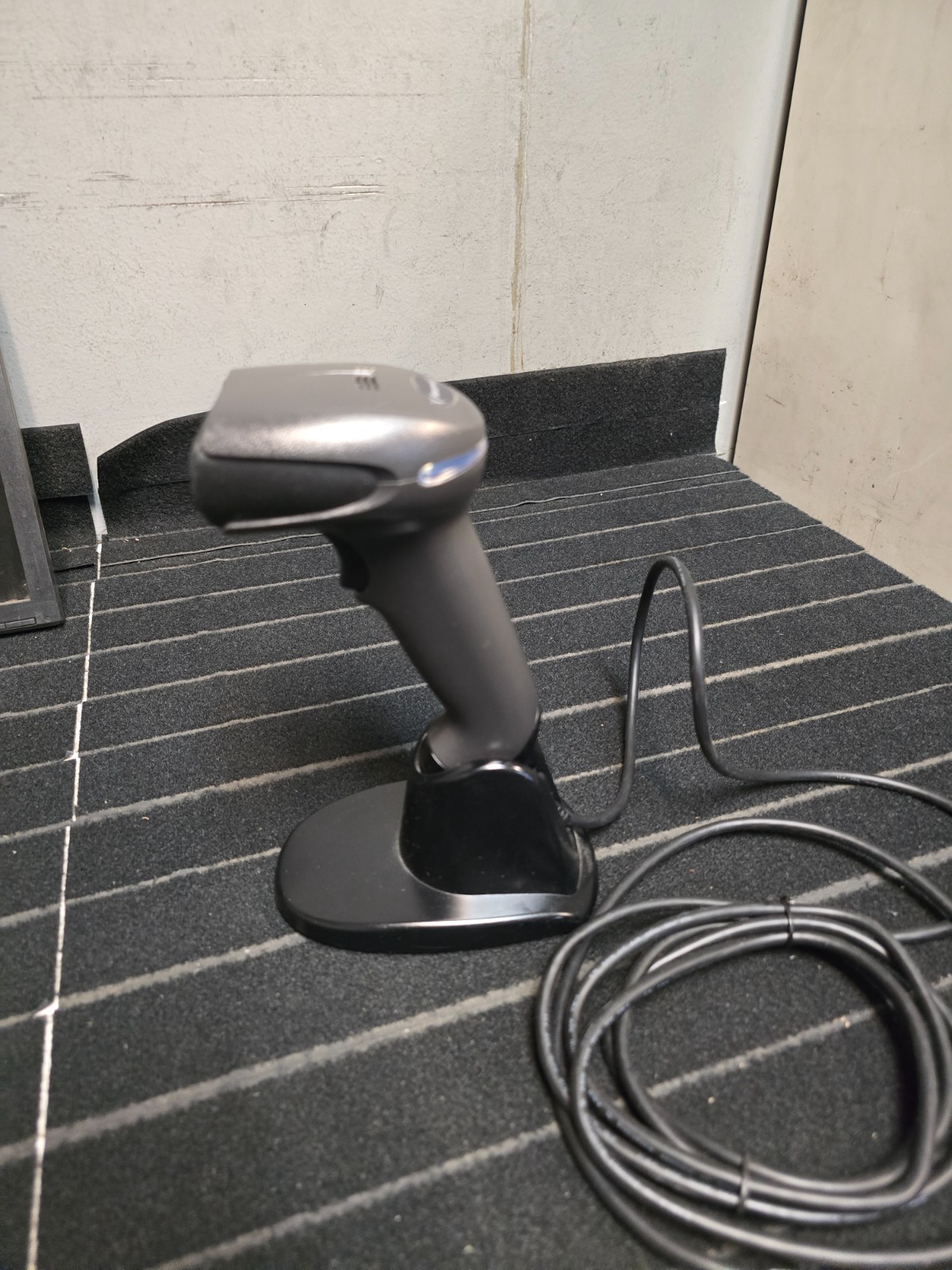 Honeywell Xenon XP 1950g Corded Barcode Scanner 1950GSR-2-INT-N w/USB Cable