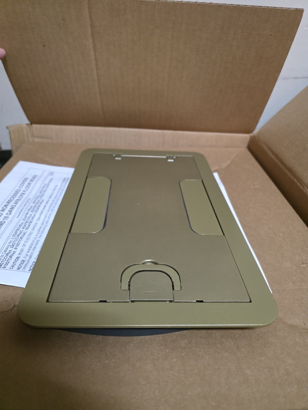 NEW HUBBELL 24GCCVRBRS BRASS COVER FLUSH CARPET FLANGE ELECTRICAL BOX