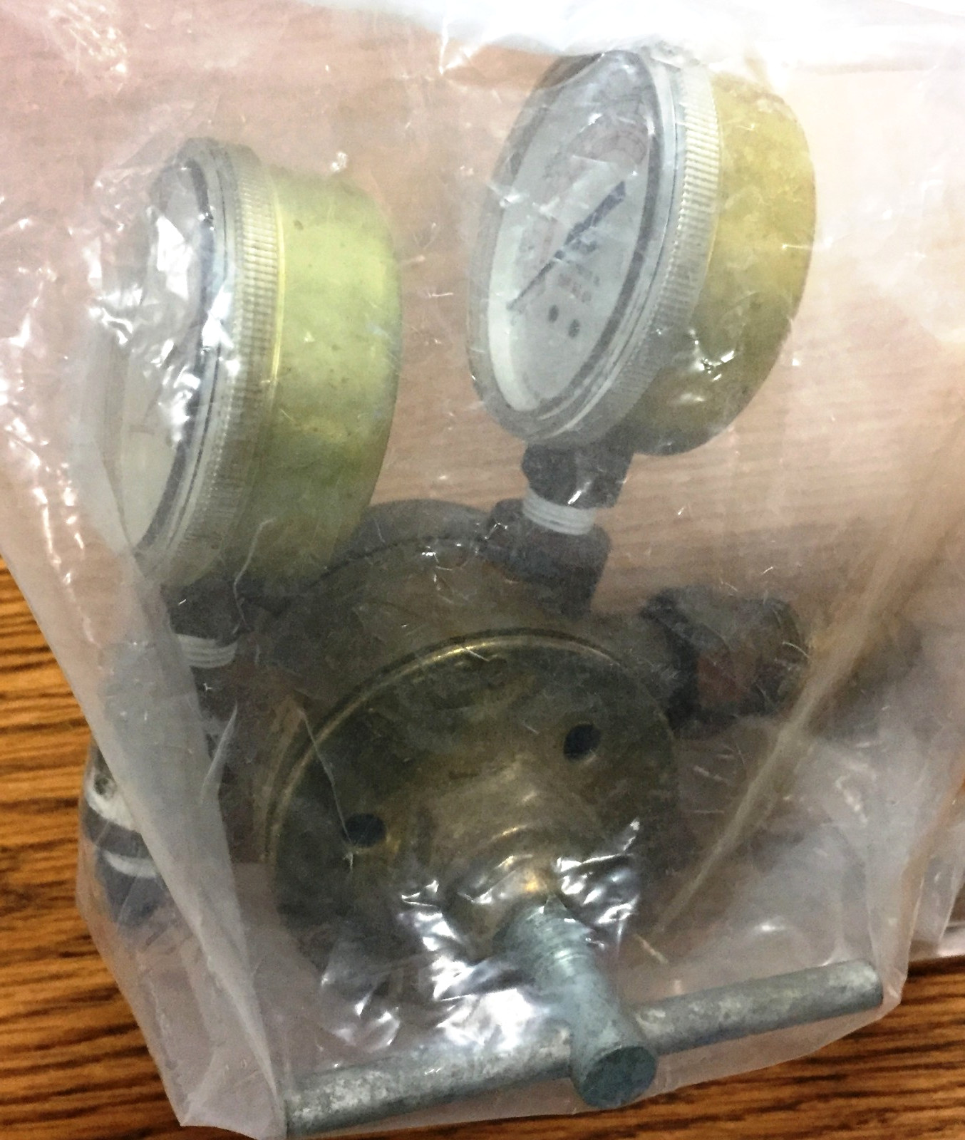 Airco 806-8456 Two Stage Oxygen & Gas Regulator with 2 Gauges of 200 & 4000 psi