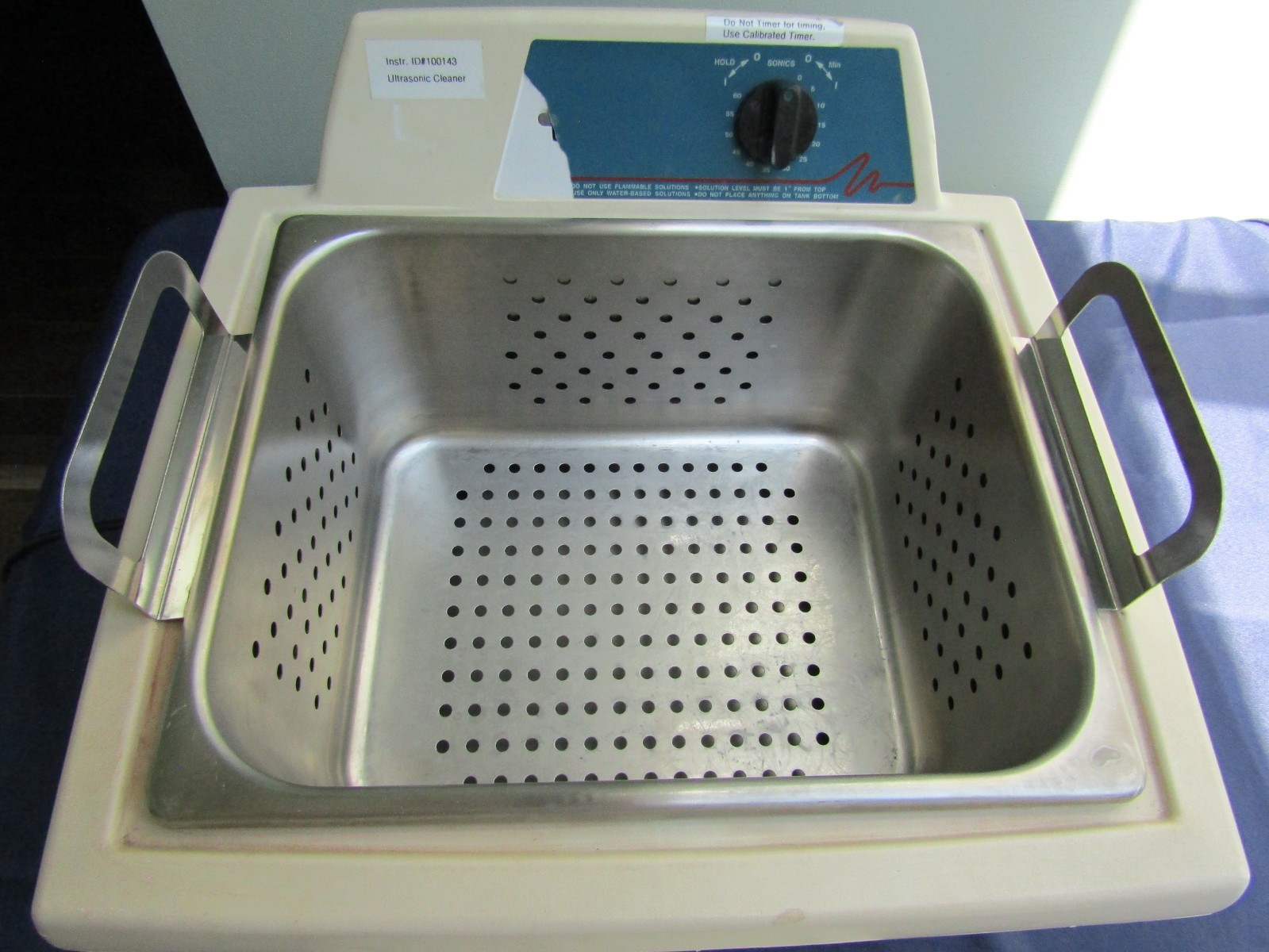 Branson Ultrasonics 5510 Ultrasonic Cleaner working but read