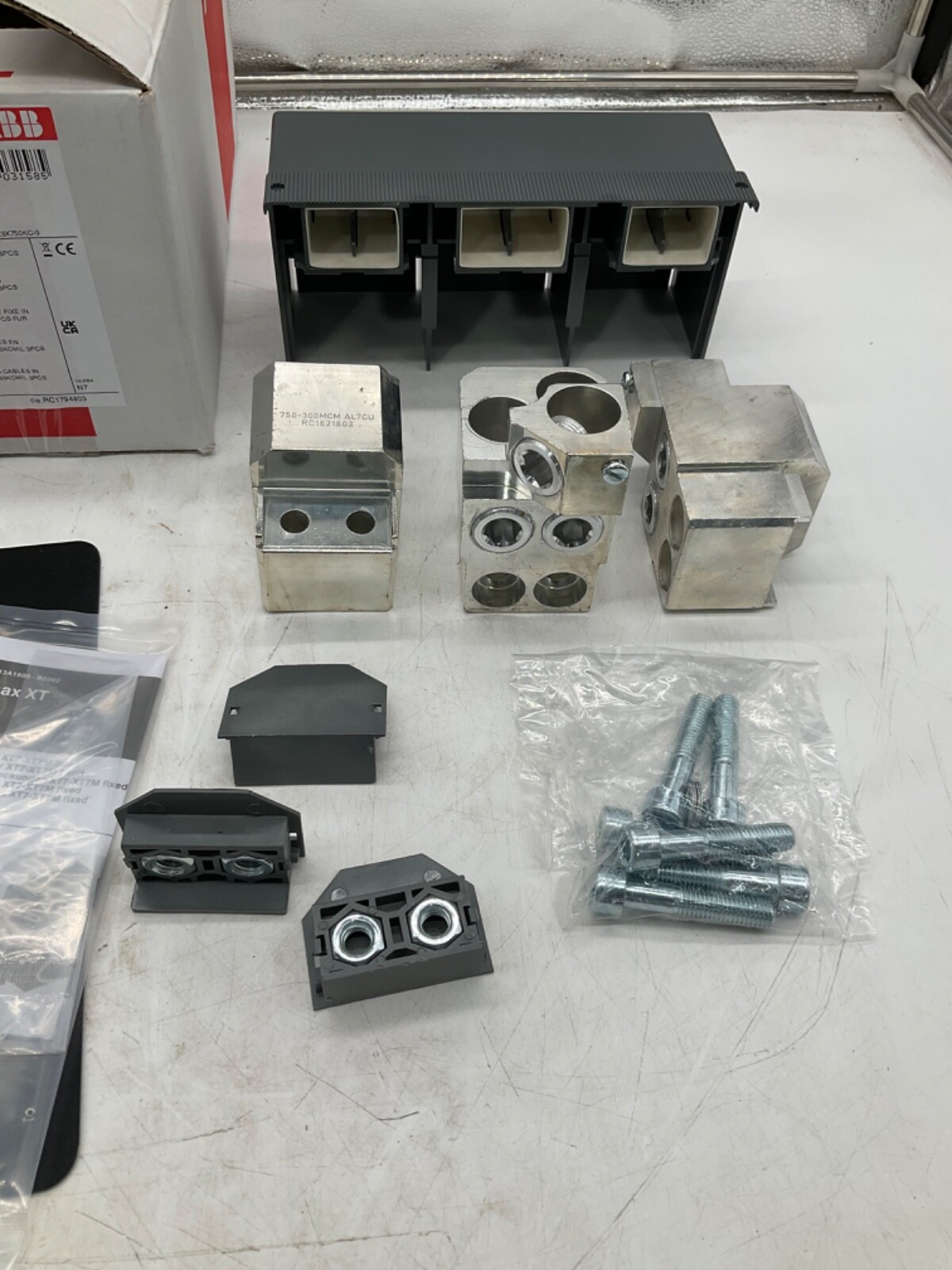 NEW ABB KXT7CUAL3X750KC-3 FRONT TERMINAL KIT 3X380MM2-750KCMIL 3PCS FOR XT7-XT7M