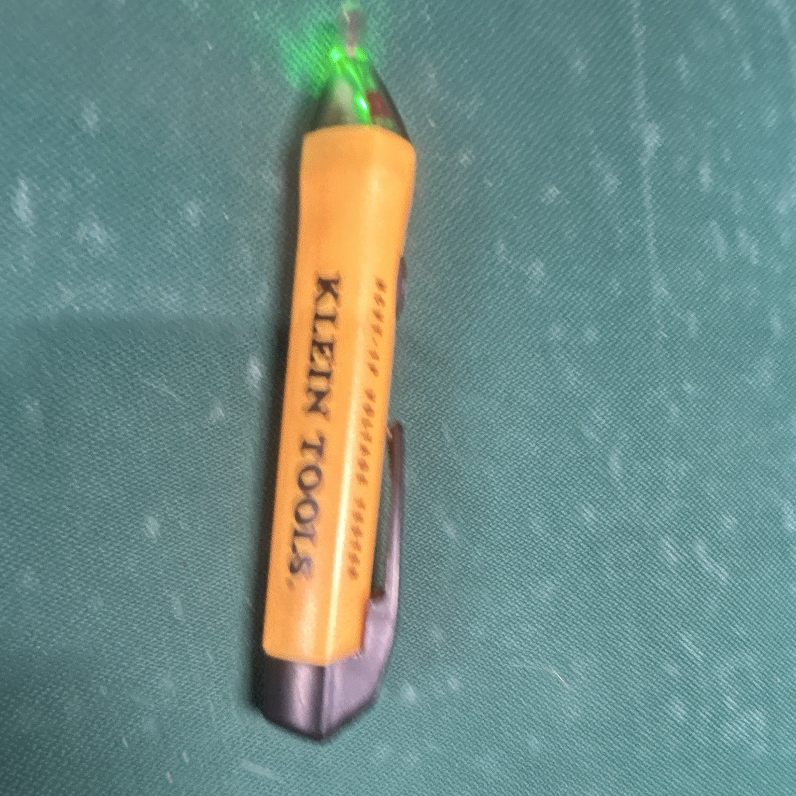 Klein Tools NCVT-2 Non-Contact Voltage Tester Pen 12-1000V CAT IV 50-500Hz