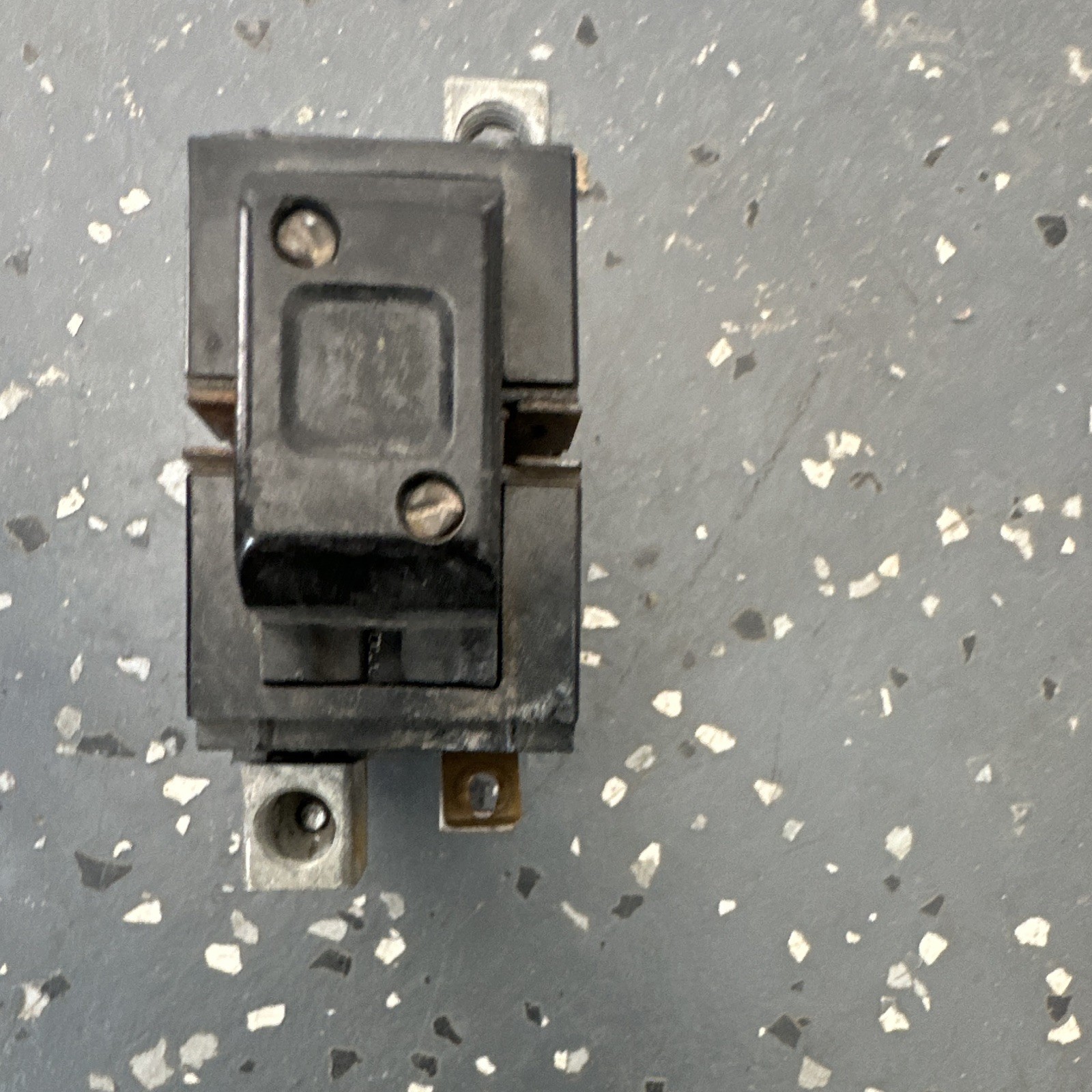 Pushmatic70A 2-Pole Breaker 101-150V Bolt- please note mechanical lug missing