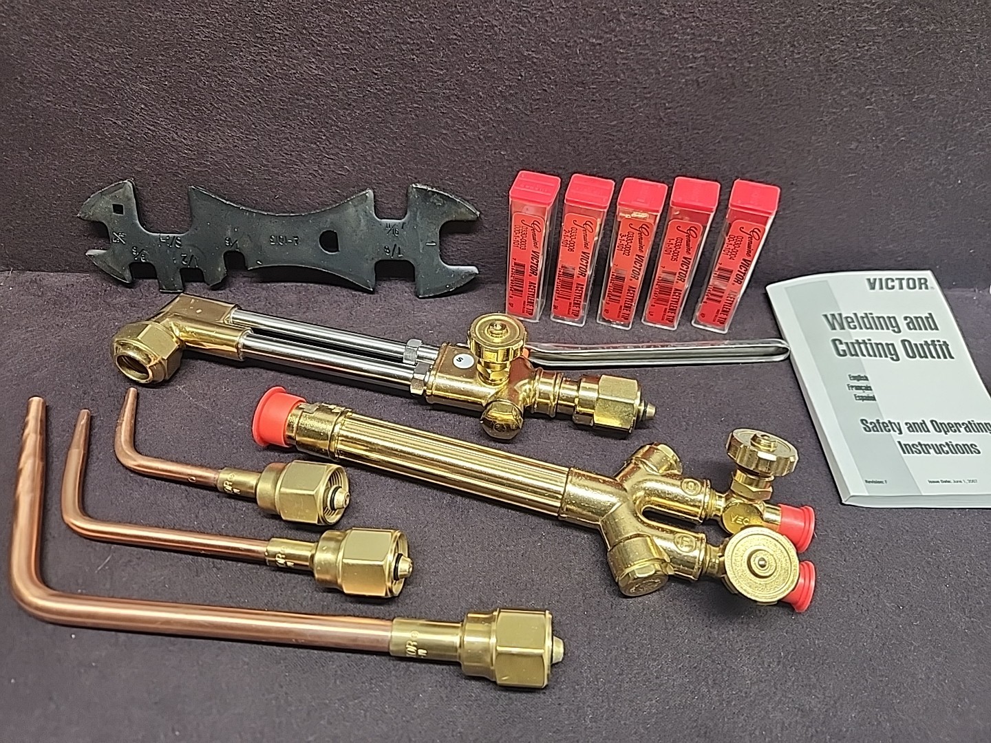 Victor 12pc Cutting and Welding Outfit Set CA370-V, WH36FC Torch, Nozzles, Tips