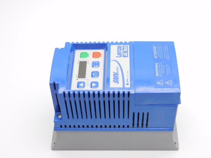 LENZE ESV222N04TXB 13469549 400/480V 6.1/5.4A NSNP