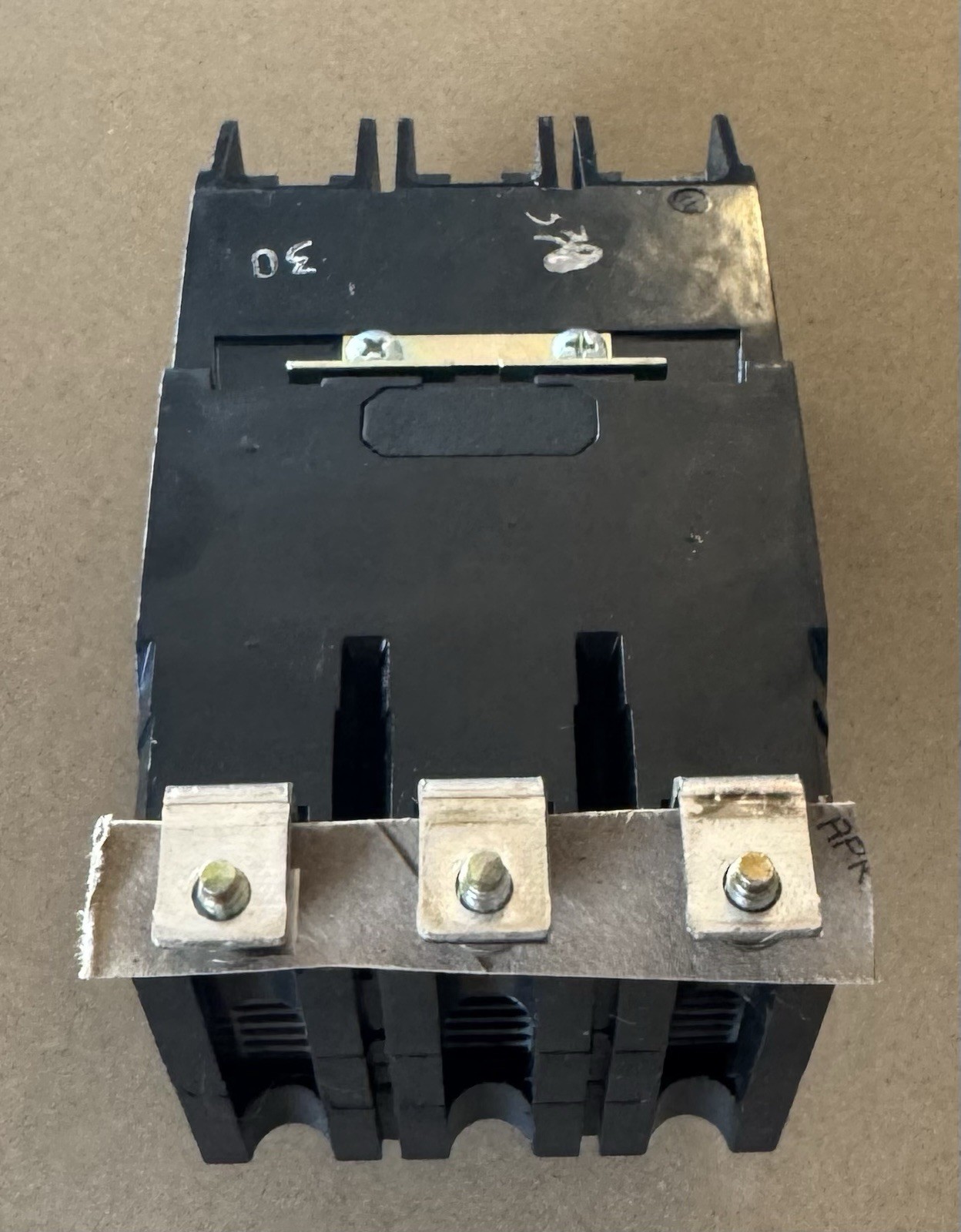 GE TEY330 CIRCUIT BREAKER, 480/277-VOLT, 3-POLE, 30-AMP, BRK / TEY FRAME
