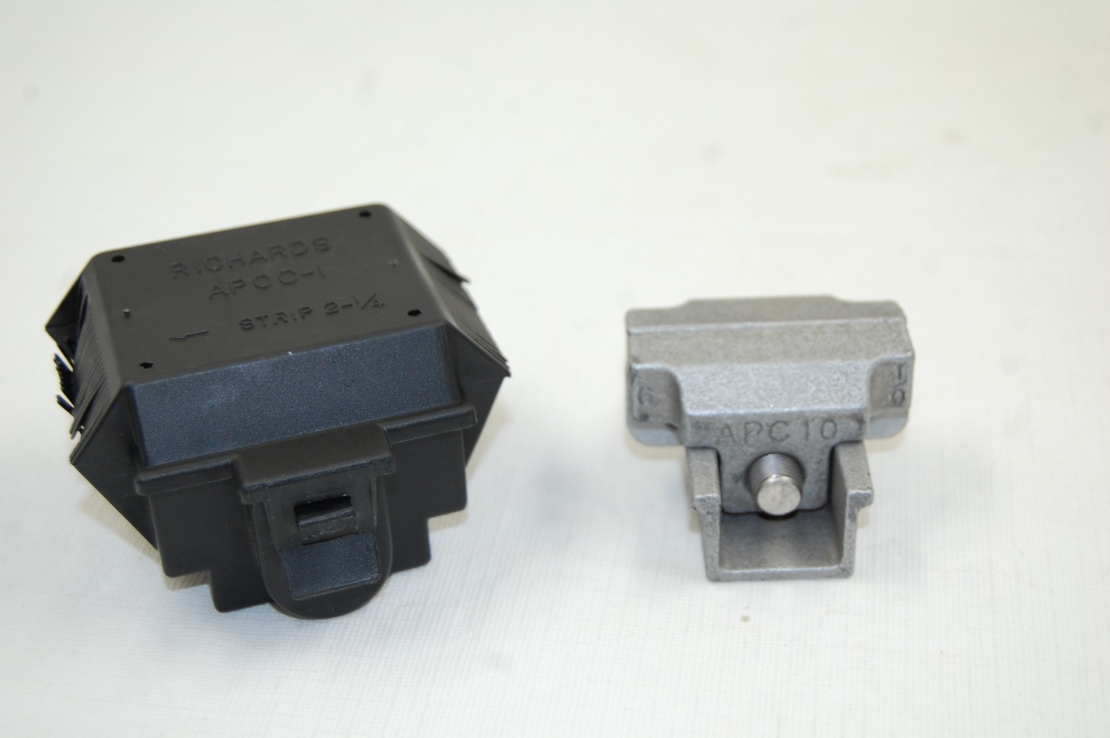 Richards APC10 APCC-1 Insulated Parallel Groove Clamp Connector Cable Tap