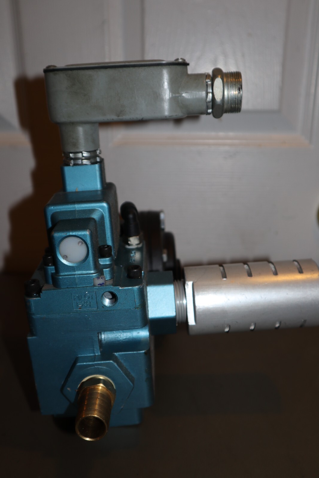 MAC 3 Way Spool Valve 57D-11-111CA & Norgren 11-008-009 Air Pressure Regulator