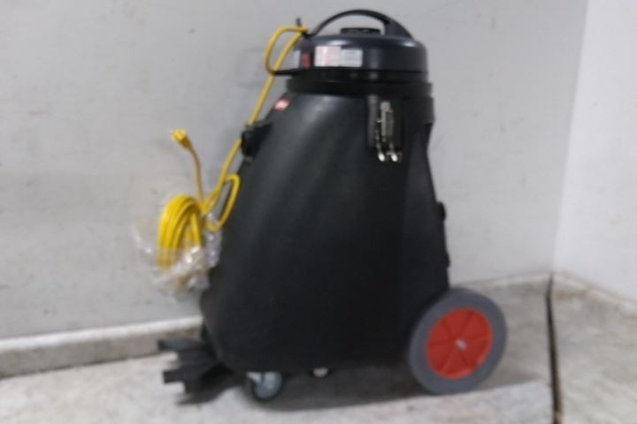 Dayton 5UMR0 1 Peak HP 120V 18 Gal Tank Size Wet/Dry Shop Vacuum