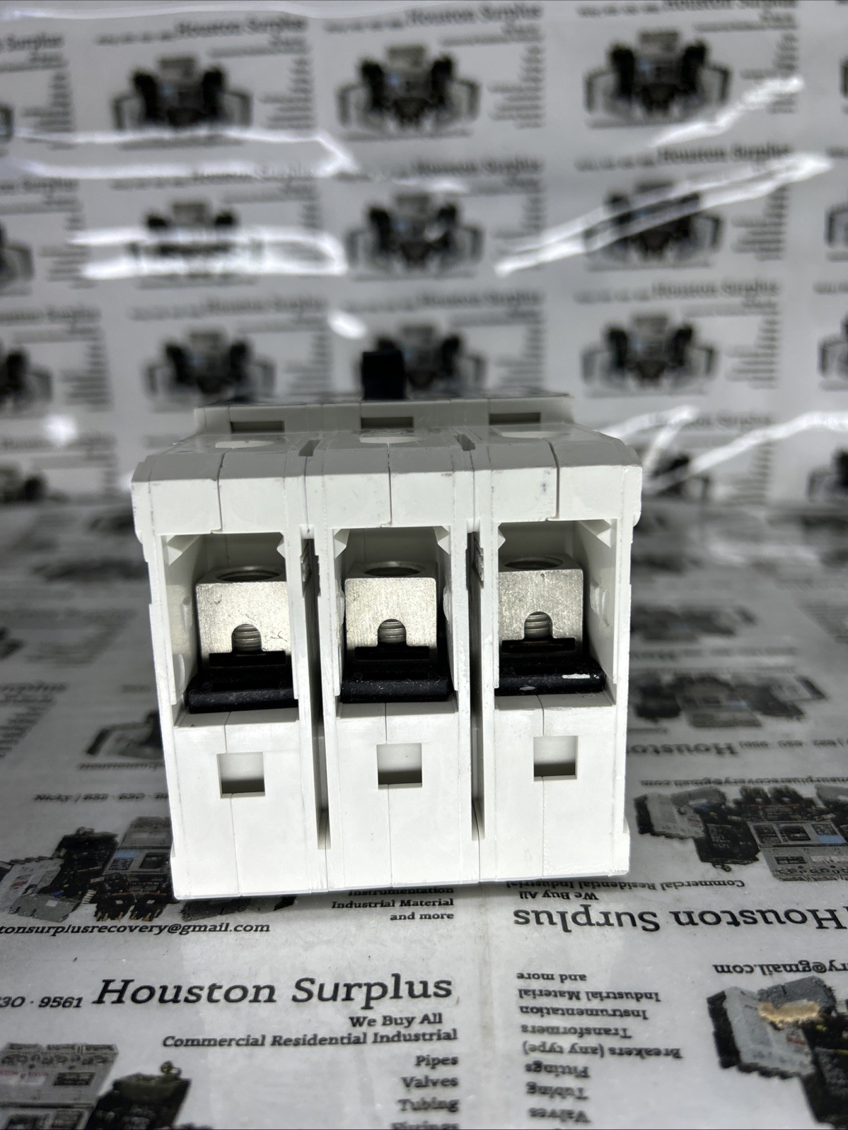 Siemens NGB3B020 3-Pole20 Amp Circuit Breaker – White New Open Box Tested #616