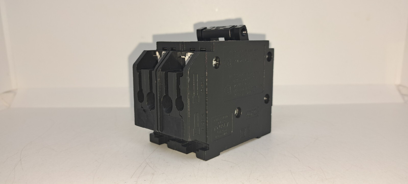 Square D HOMT2020250 240V Non-Common Trip Circuit Breaker
