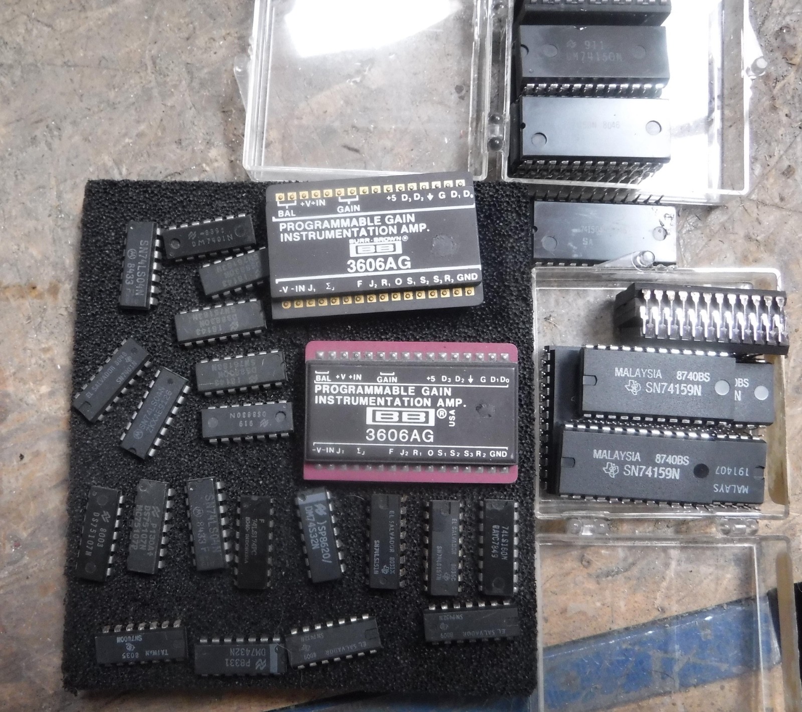 MIXED LOT OF INTEGRATED CIRCUIT ITEMS  FREE SHIPPING