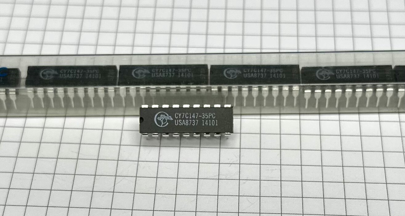 8x CY7C147-35PC 4K x 1 SRAM x8 DIP18 8PCS NOS (like AM2147 2147 CY7C147)