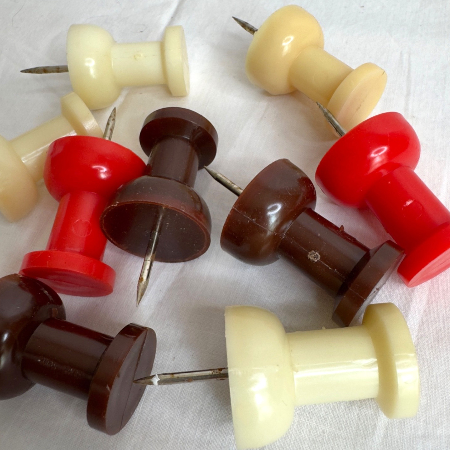 MCM Pop-Art LARGE 2″ PUSH-PINS Red BROWN White HONG KONG Retro OFFICE Supplies