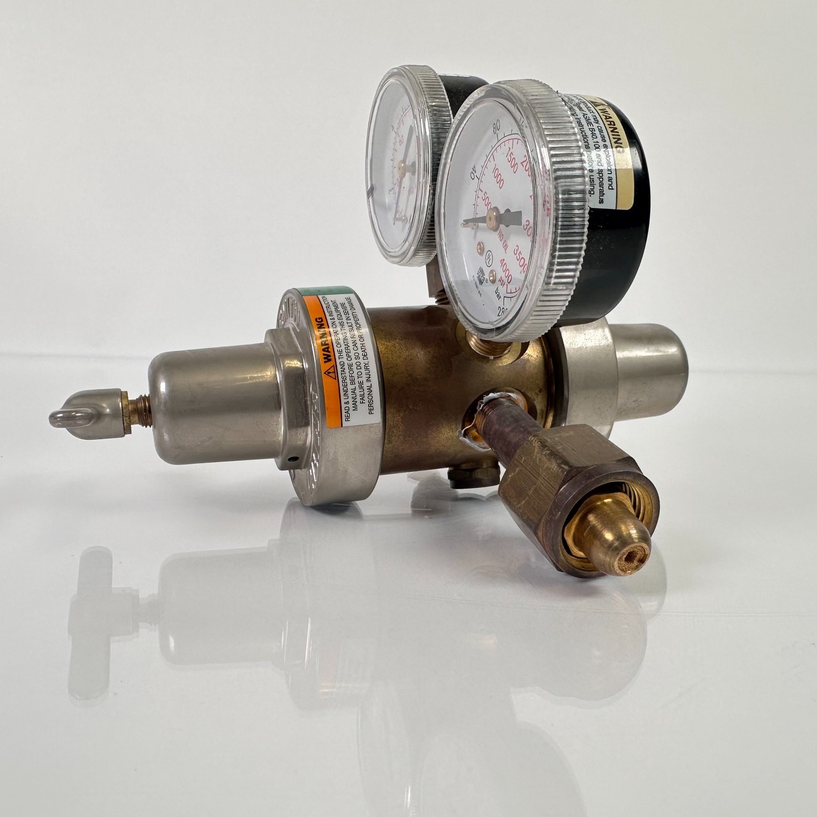 (NEW) Smith Equipment 35-125-540 Gas Regulator, Oxygen Two Stage 0.825″-14 Inlet